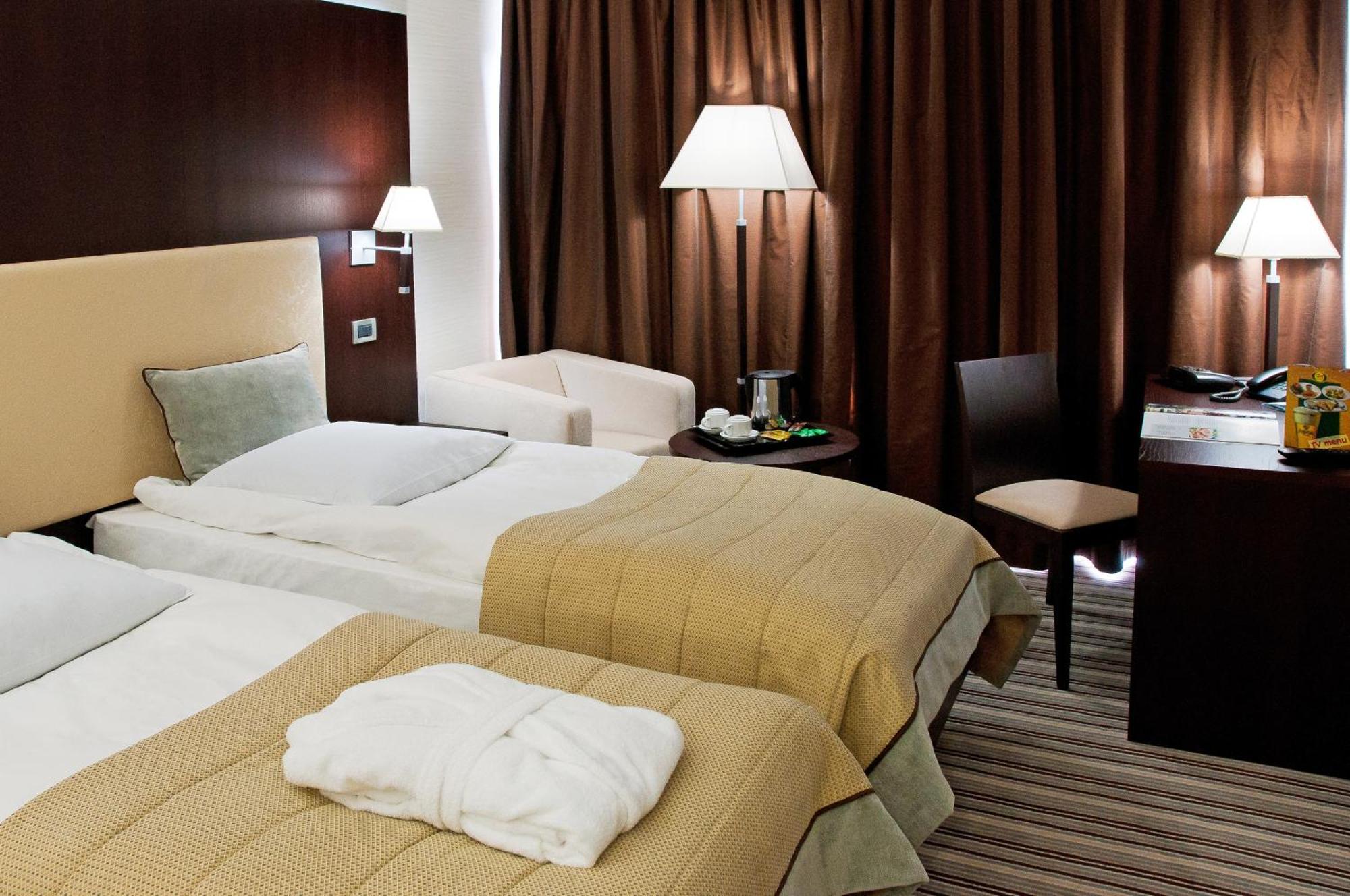 Premier Hotel Dnister Лвив Стая снимка