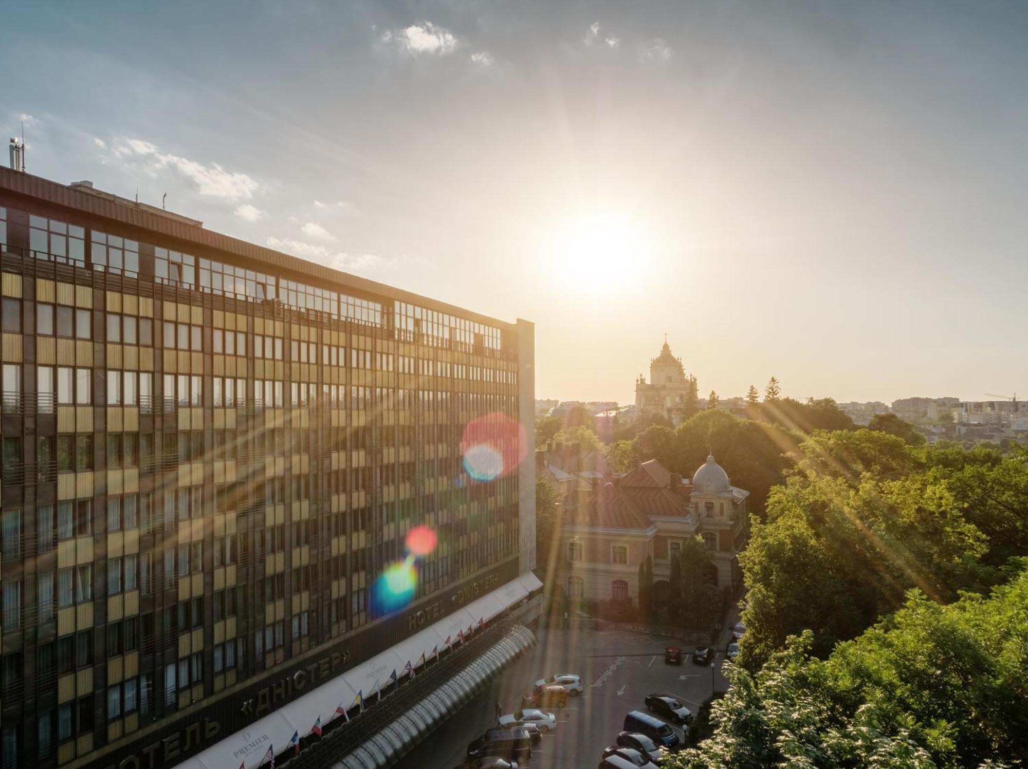 Premier Hotel Dnister Лвив Екстериор снимка