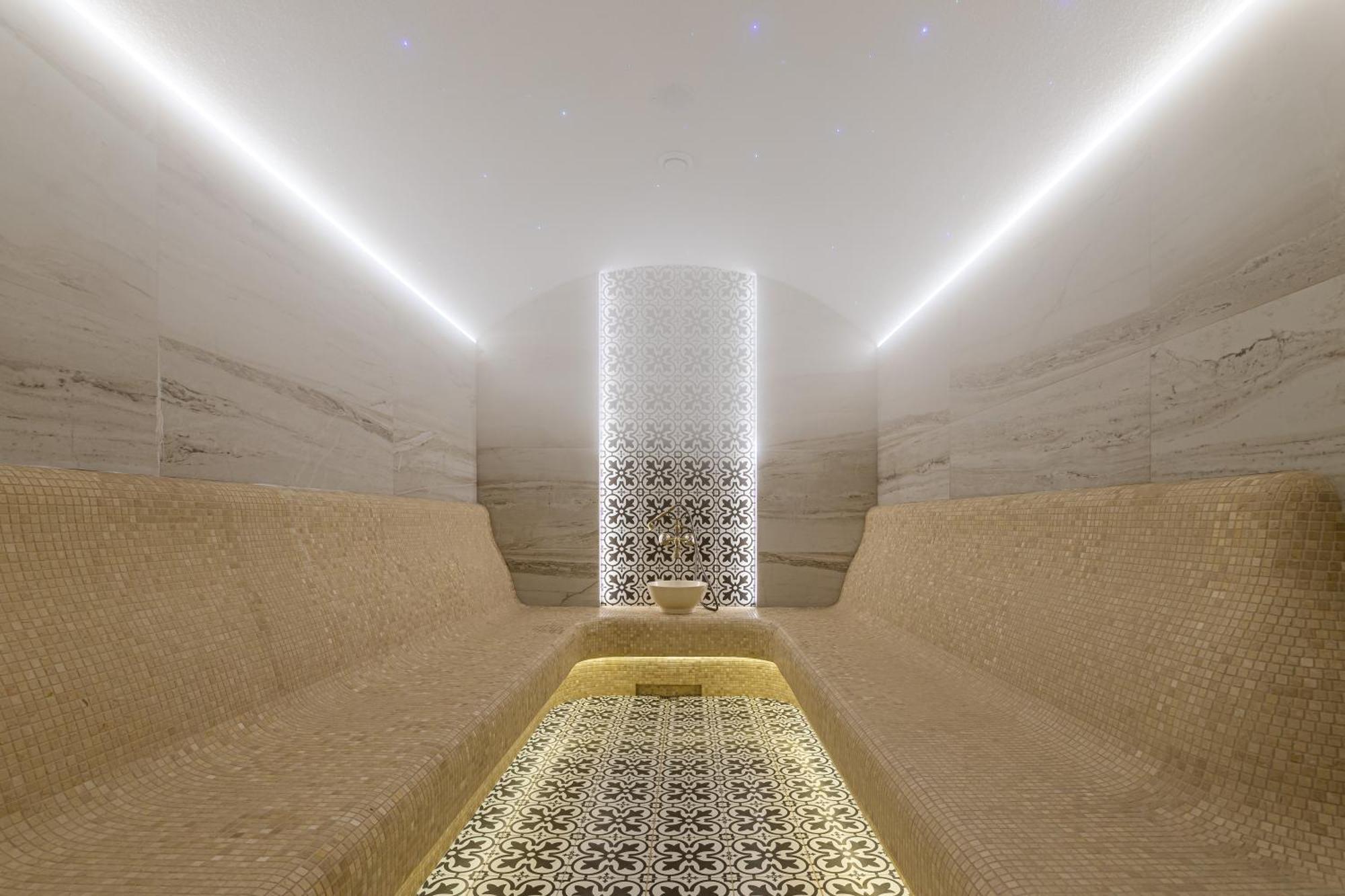 Premier Hotel Dnister Лвив Екстериор снимка